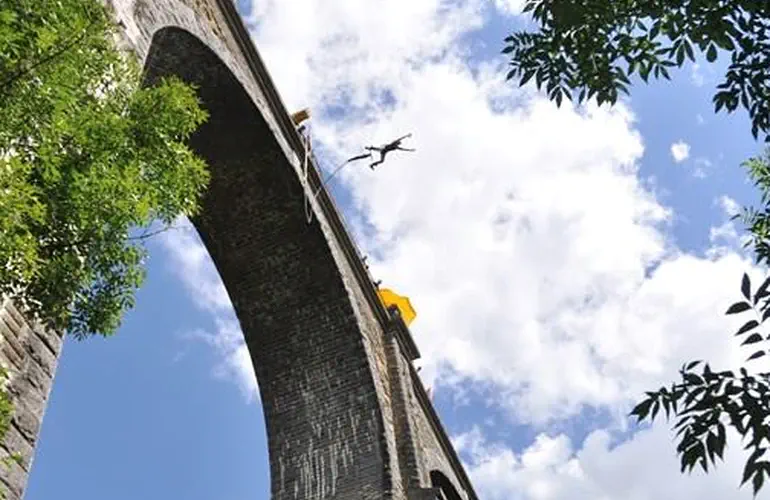 Bungee-Jumping-in-Ardeche_4407-1