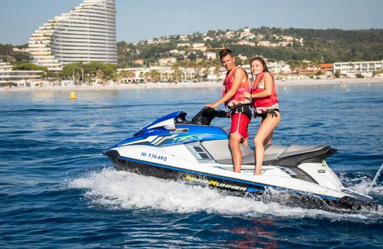 Jet-Skiing-in-Antibes_5360-1