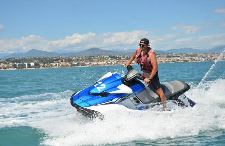Jet-Skiing-in-Antibes_5366-1