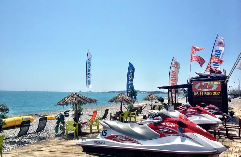 Jet-Skiing-in-Antibes_5370-1