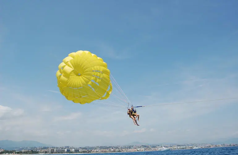 Parasailing-in-Antibes_5364-1