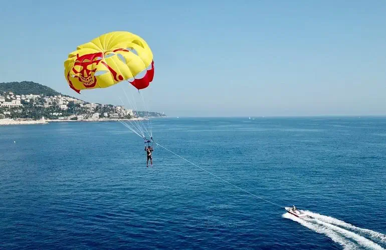 Parasailing-in-Nice_4094-1