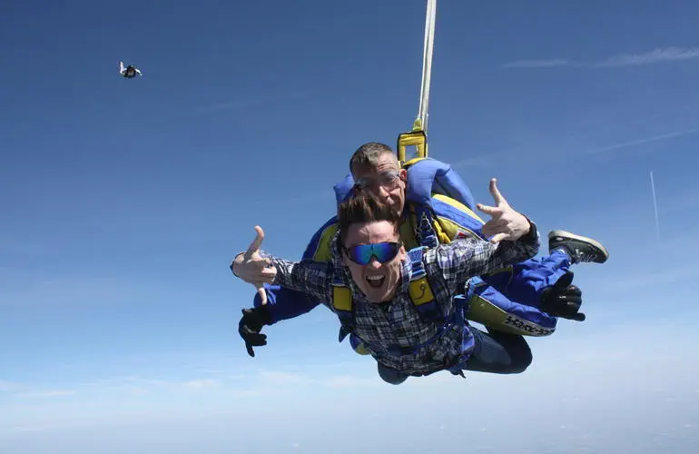 Skydiving-in-Paris_1813-1